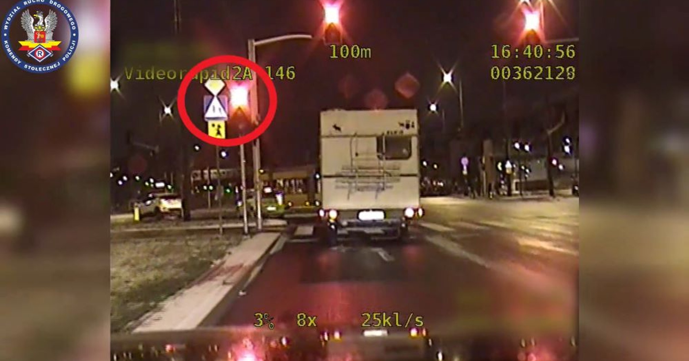 Kierowcy ignorują czerwone światło w Warszawie