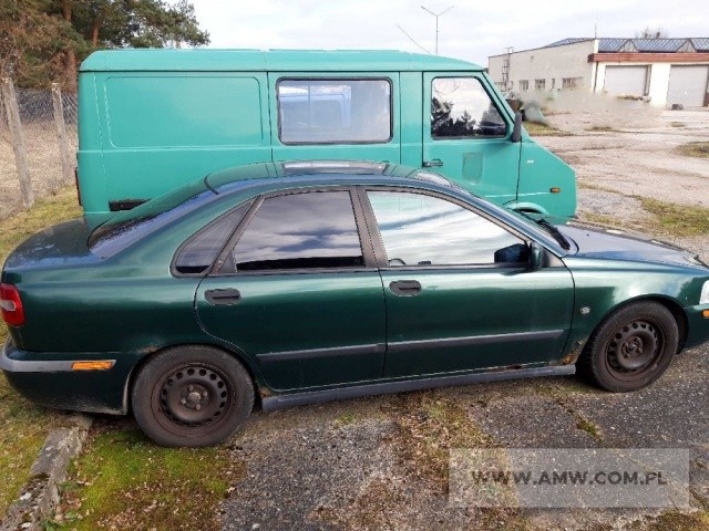 Volvo wystawione przez AMW w cenie wywoławczej wynoszącej 1500 zł. Bez dużych inwestycji nie ma szans na przejście badania technicznego