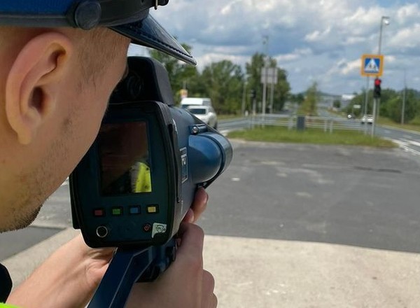 Policjanci z Jeleniej Góry cały dzień "mieli oko" na kierowców. Prowadzili specjalną akcję