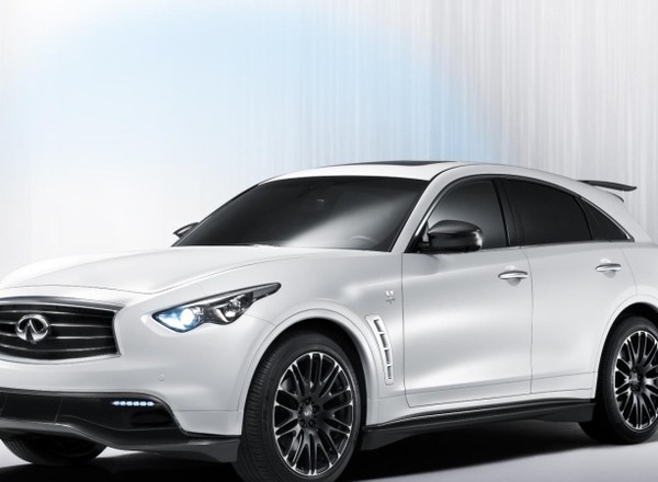 Infiniti FX przyprawione przez Sebastiana Vettela