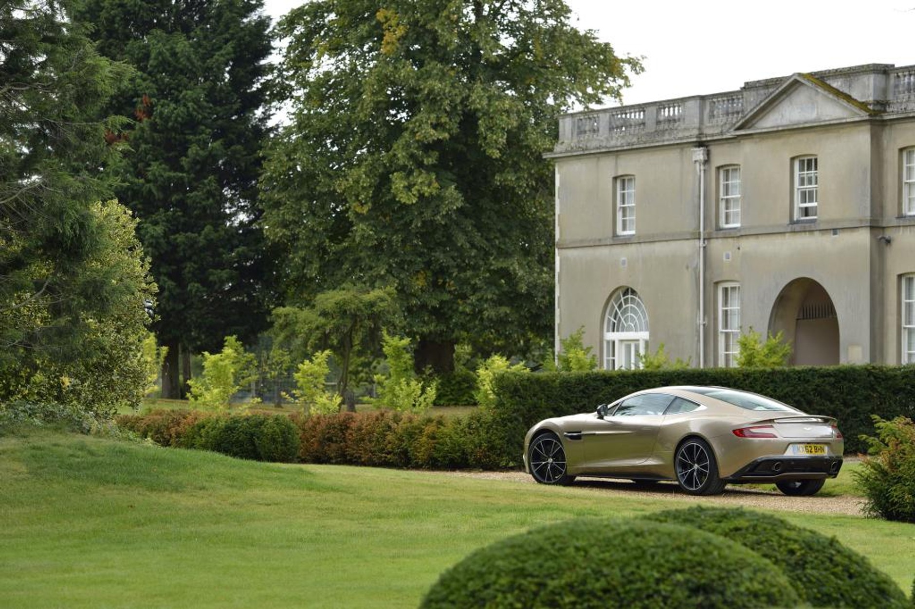 Jak jeździ Aston Martin Vanquish?