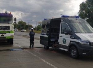 ITD kazała natychmiast przeładować ciężarówkę. Szamba były o wiele za ciężkie