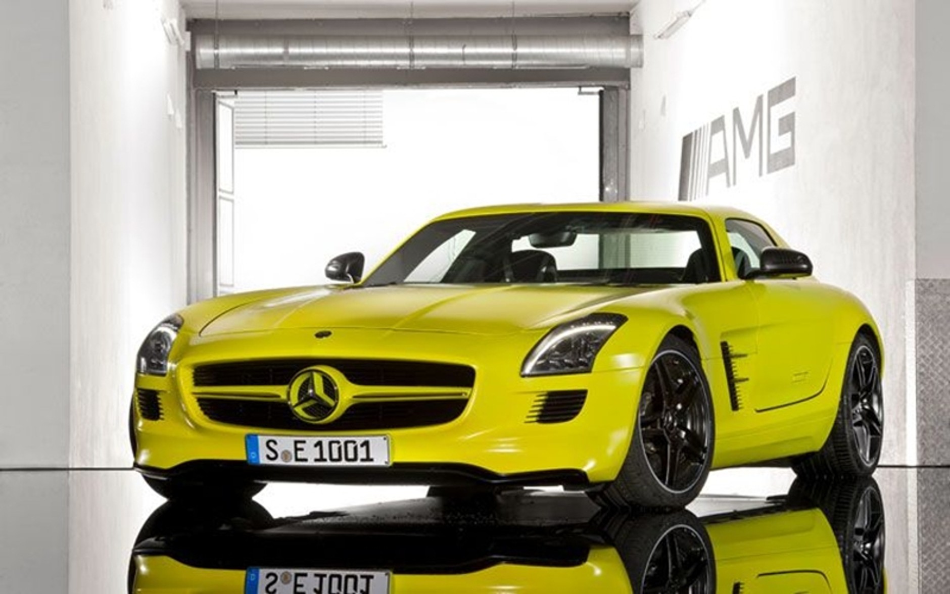 Mercedes SLS AMG E-Cell ma cztery silniki i dwie skrzynie biegów