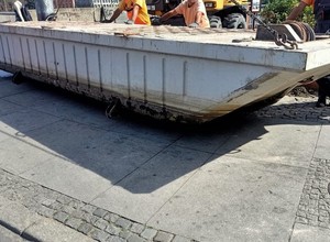 We Wrocławiu z ciężarówki spadł ogromny stalowy pływak. Mogło dojść do tragedii