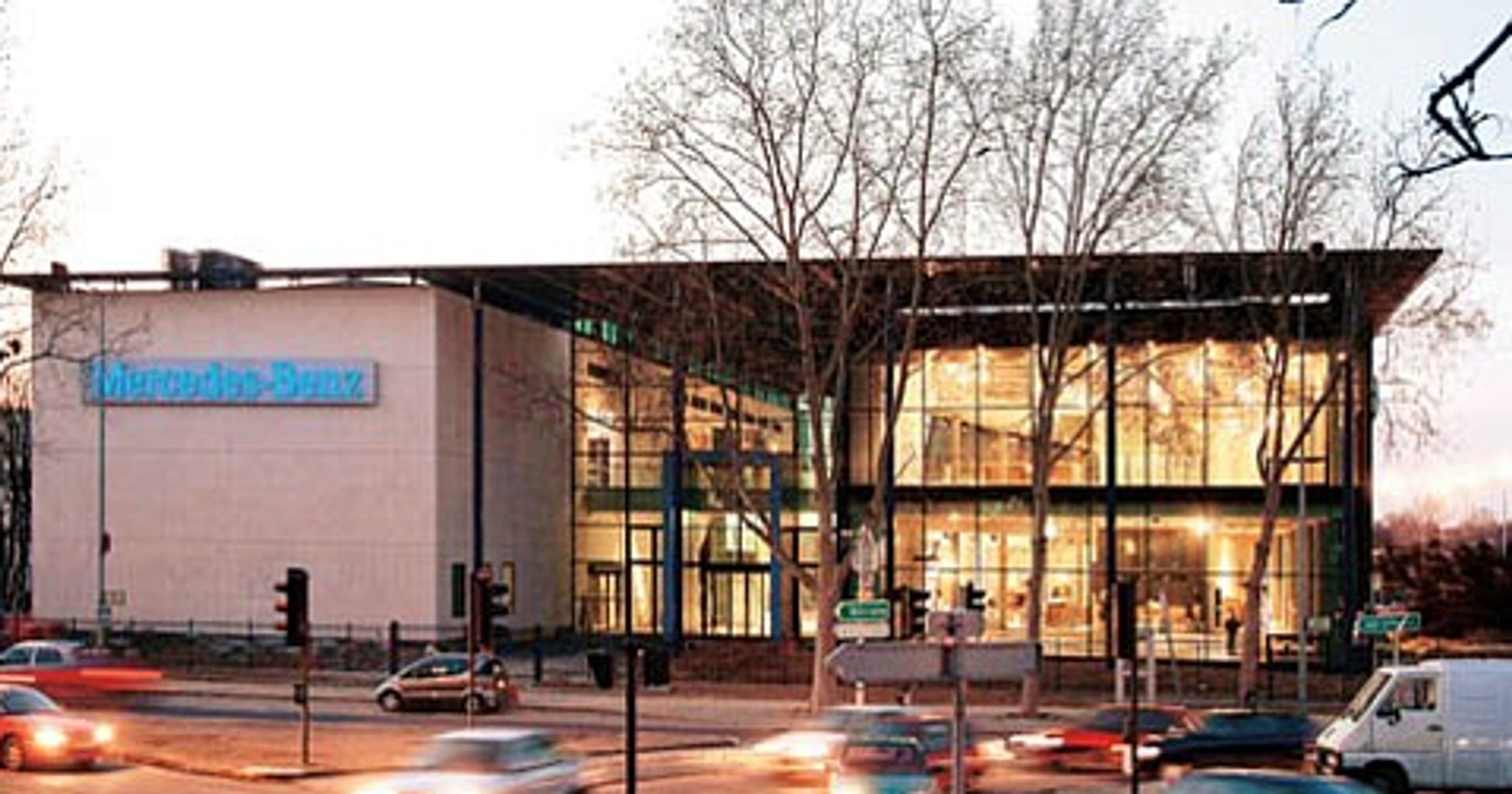 Paryskie centrum Mercedesa