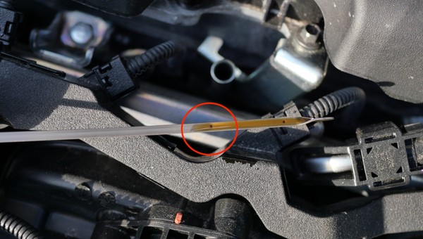 Za dużo oleju w silniku? Niedobrze!