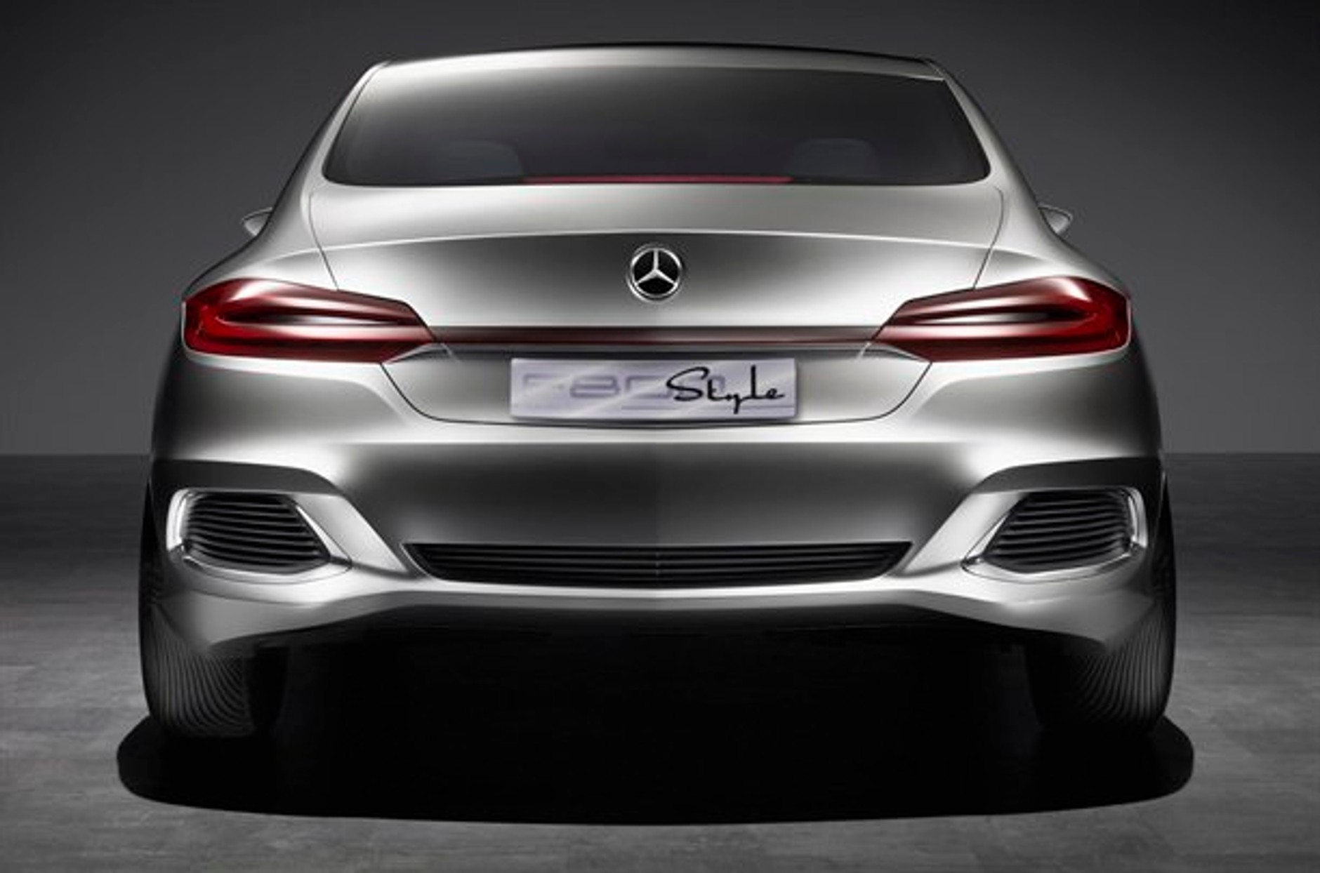 Mercedes F800 Style zapowiada to i tamto