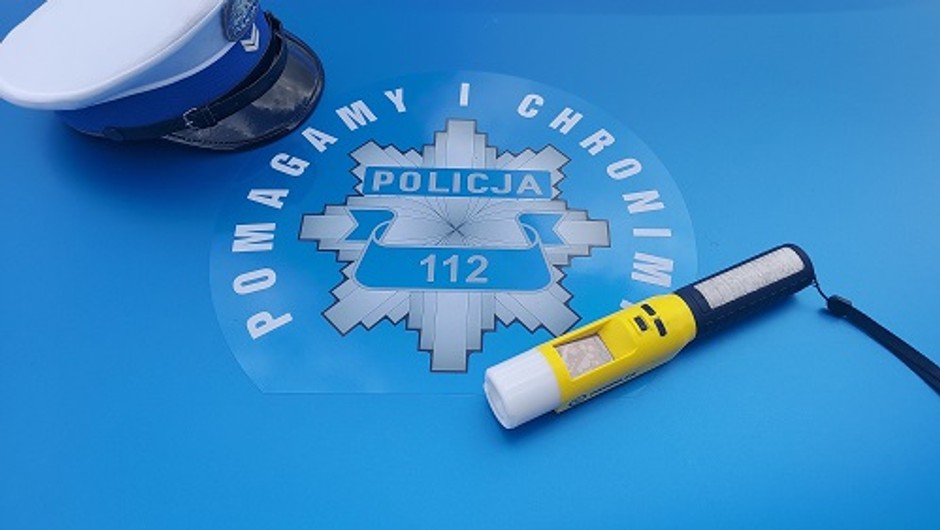 Obraz pochodzący z serwisu https://lodzka.policja.gov.pl/ld/informacje/96473,Policjantka-w-czasie-wolnym-od-sluzby-udaremnila-dalsza-jazde-pijanemu-kierowcy.html