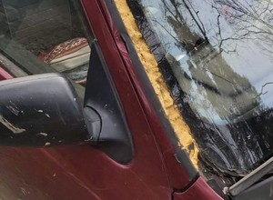 Policjanci byli w szoku. Auto "naprawiono" za pomocą pianki montażowej