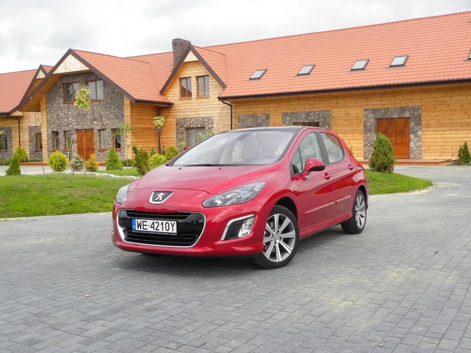 Peugeot 308 FL: Świeża twarz