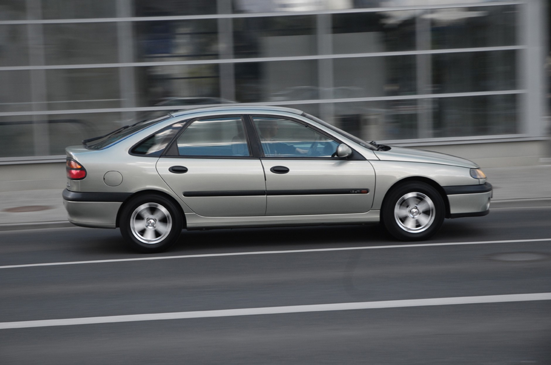 Renault Laguna 1.9 dTi - Głośna, ale trwalsza niż dCi