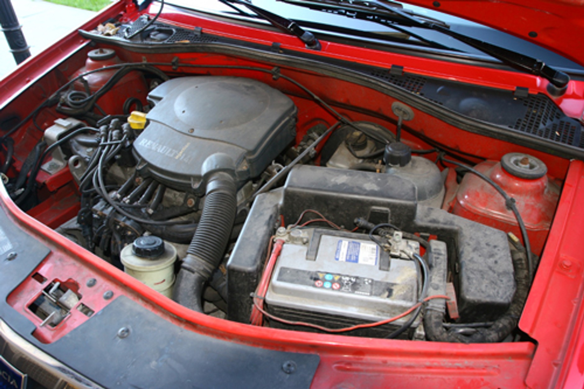 Dacia logan 1.4 - Sto tysięcy km  bez zadyszki