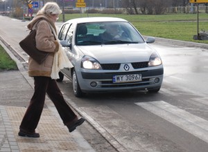 Pierwszeństwo pieszych wchodzących na przejście – kolejna próba zmian w prawie