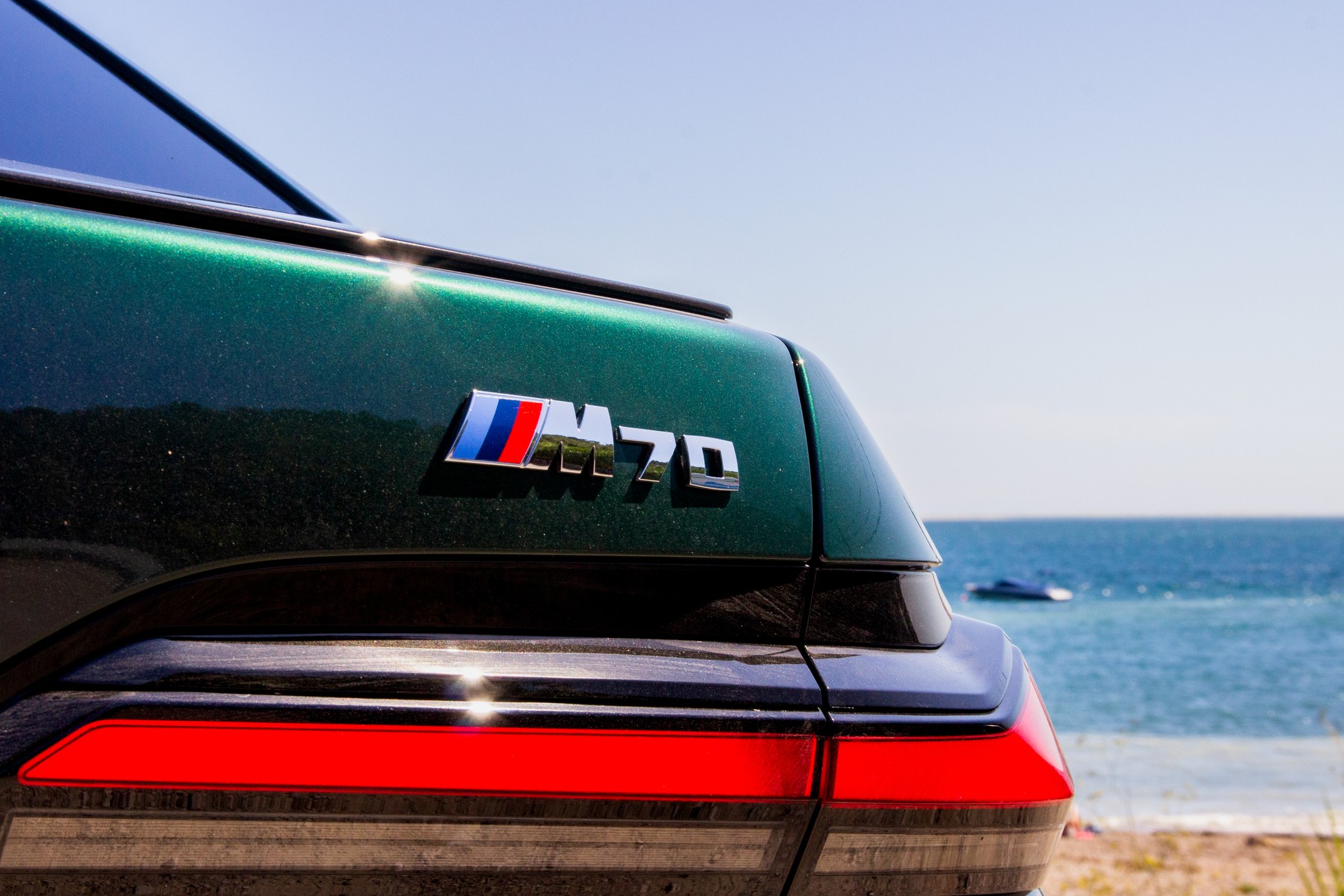 BMW i7 M70