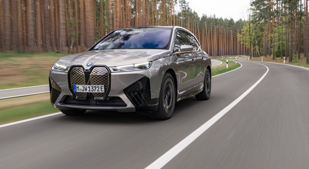 Sprawdziłem, czy 1100 Nm czyni BMW iX M60 godnym litery M