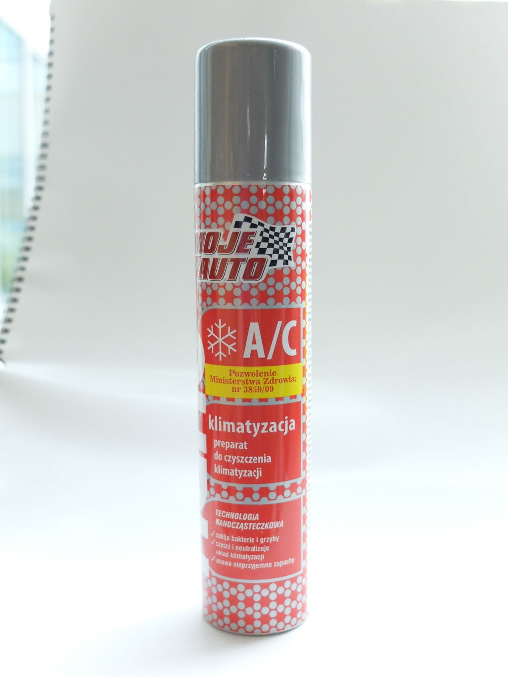 Przed zamontowaniem nowego filtra kabinowego należy odkazić układ odpowiednim
środkiem