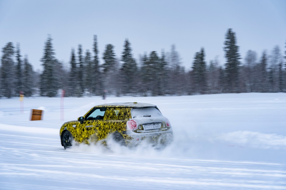 2023 Mini Electric zakamuflowany