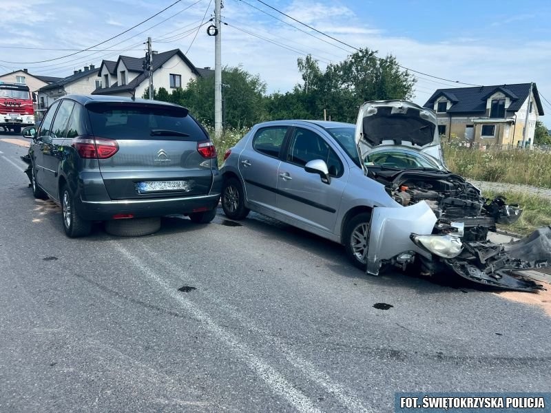 Kierująca Peugeotem specjalnie spowodowała kolizję drogową