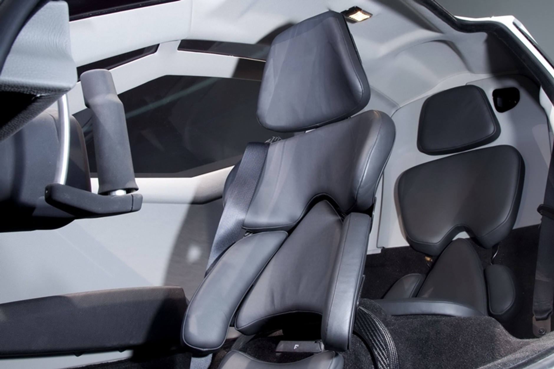 BMW Simple – motocykl do driftu