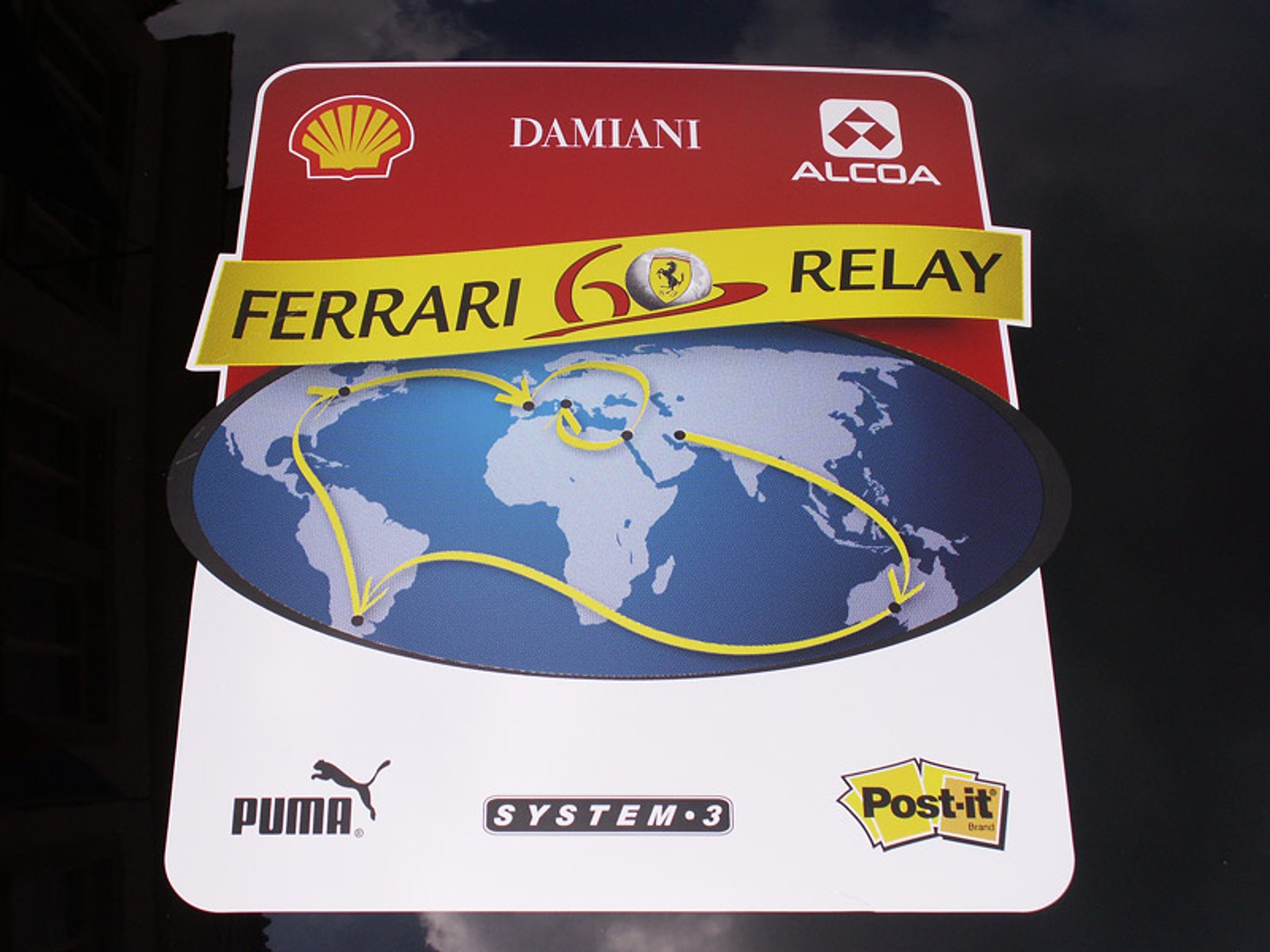 Pięćdziesiąt aut Ferrari: światowa sztafeta w Pradze!