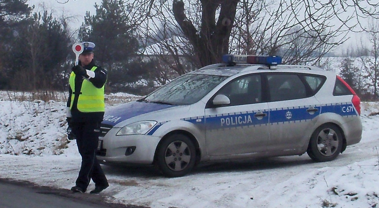 Mandat do pięciu tys. zł. Spadł śnieg, policja ruszyła więc z nową akcją