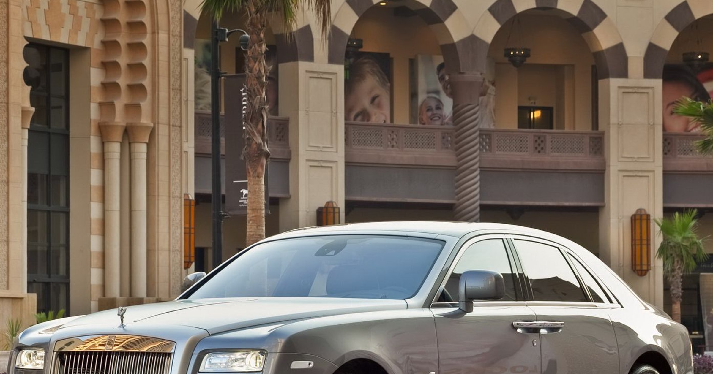 Rolls-Royce jak świeże bułeczki