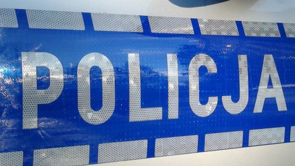 Obraz pochodzący z serwisu https://kwidzyn.policja.gov.pl/m18/wiadomosci/132740,Dwoch-nietrzezwych-kierujacych-w-rekach-policjantow-sprawca-kolizji-zatrzymany-d.html