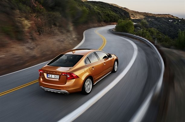 Volvo S60 dostępne będzie z dwoma zawieszeniami