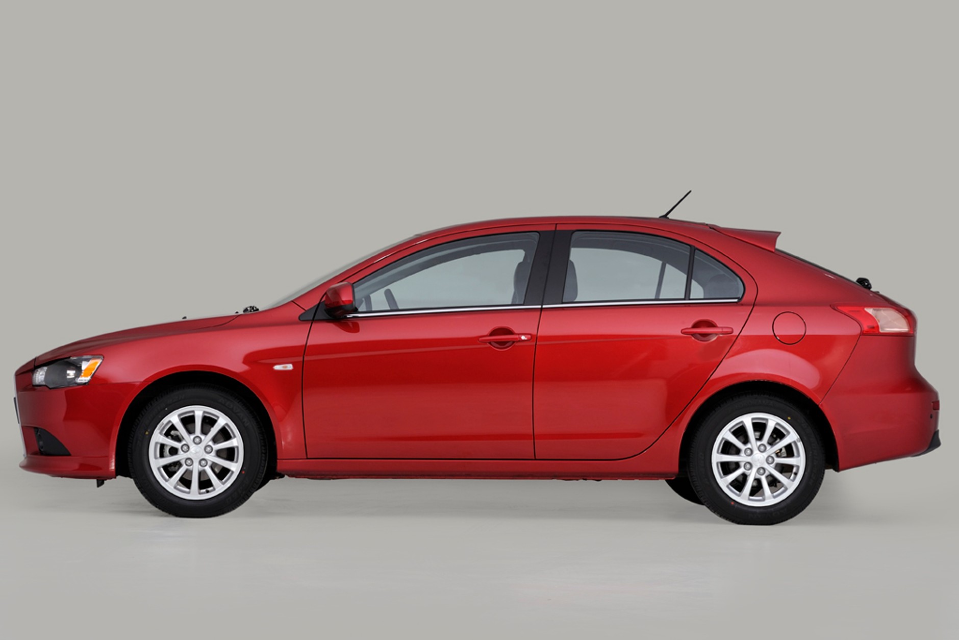 Mitsubishi Lancer 2012: krótszy spojler i...