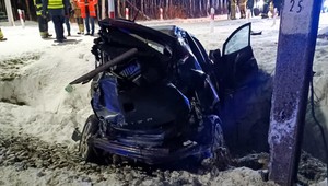 Auto utknęło na przejeździe kolejowym. Matka z córką nie miały szans z pociągiem