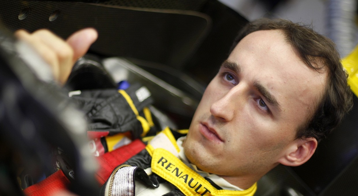 Robert Kubica złamał nogę przed domem!