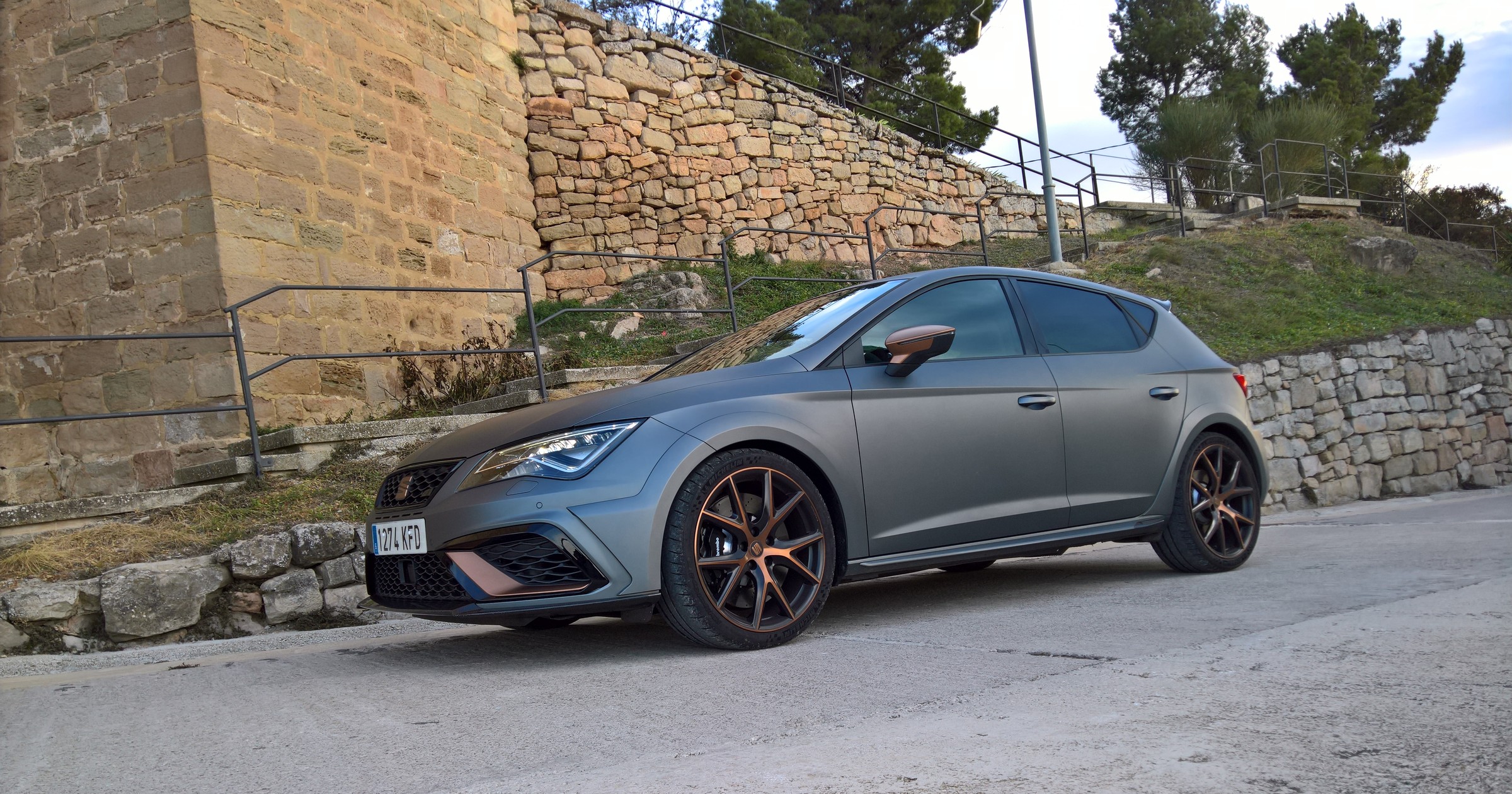 Charakterystyczne felgi w standardzie. Opony Michelin Pilot Sport 2 dostępne jako opcja. Seat Leon Cupra R