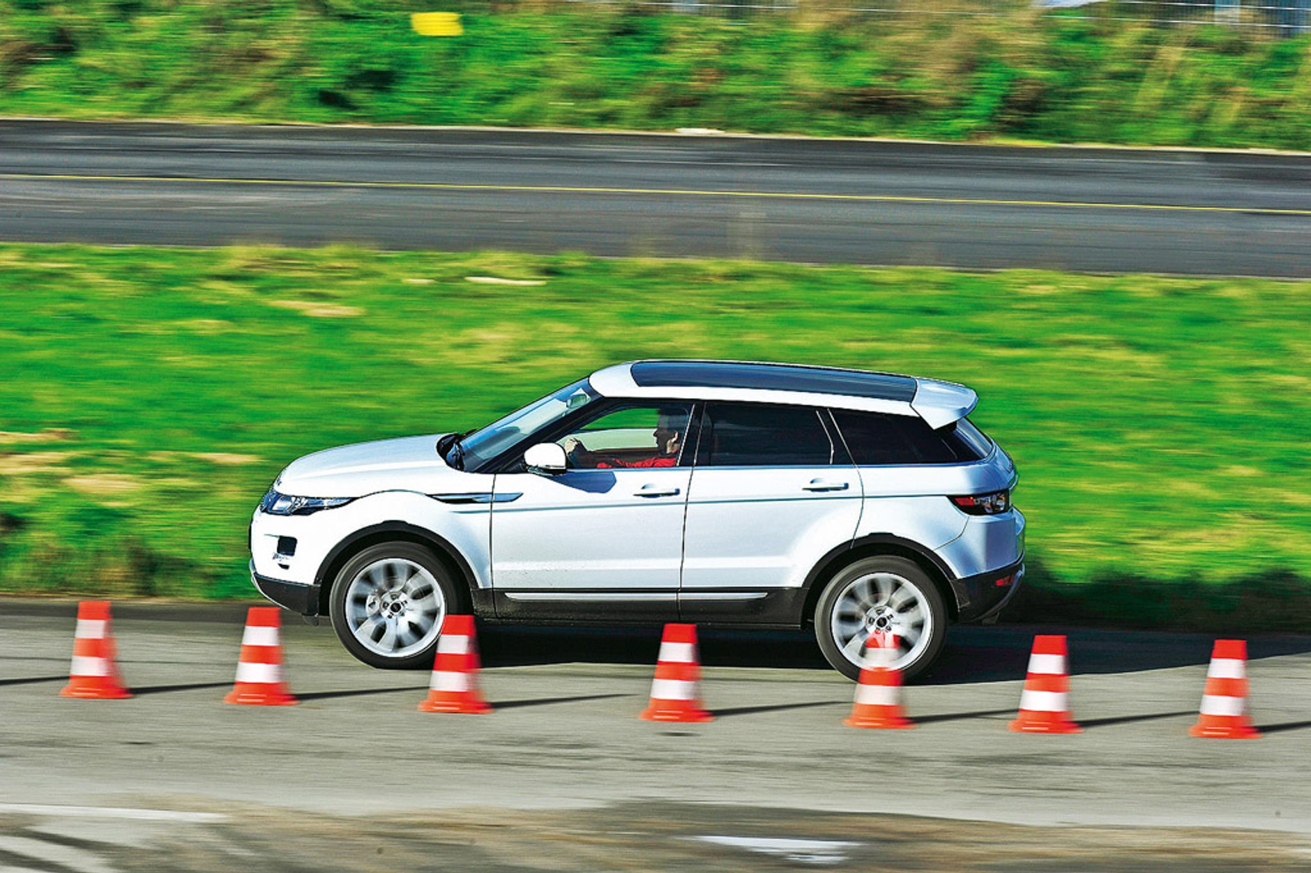 Audi Q3 kontra BMW X1 i Range Rover Evoque: który SUV ma najlepszy napęd