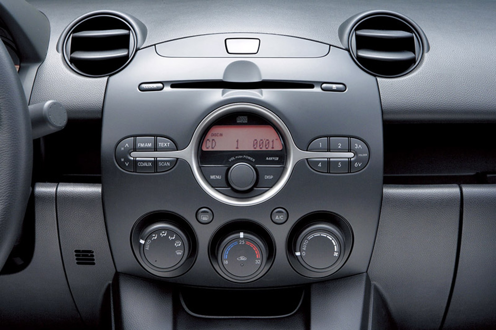 Mazda 2: prezentujemy kolejnego małego sedana