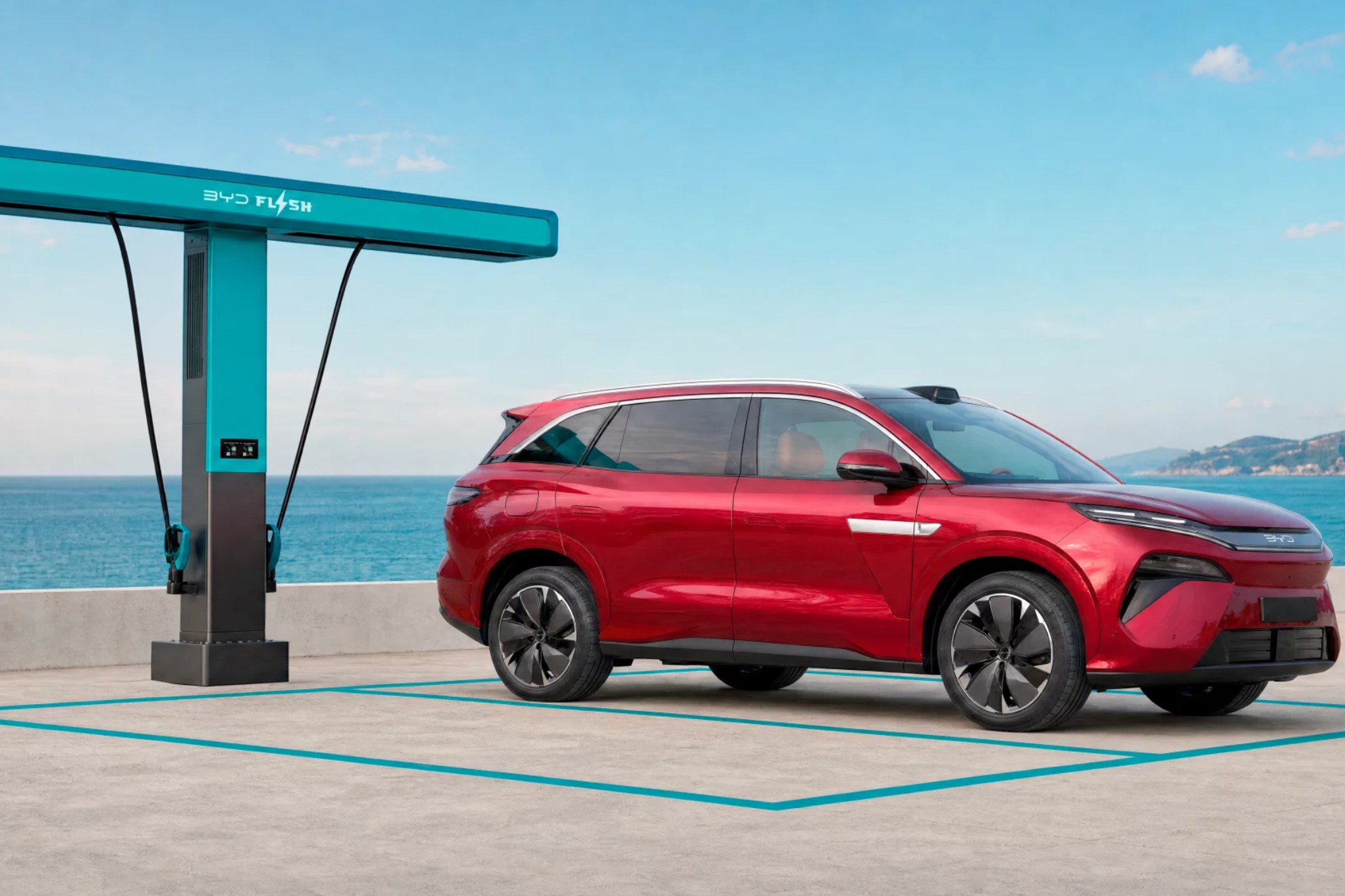 BYD stawia w Europie 3 tys. ładowarek, które naładują auto w 9 minut. Jest jeden haczyk