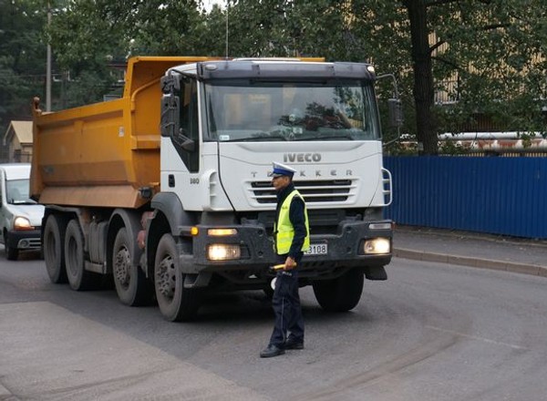 Policjanci dawno nie mieli do czynienia z takim kierowcą, z takim ładunkiem i z tyloma złamanymi przepisami