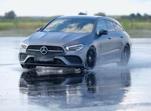 Mercedes Safety Experience na torze w Bednarach – gwiazdy tańczą na torze