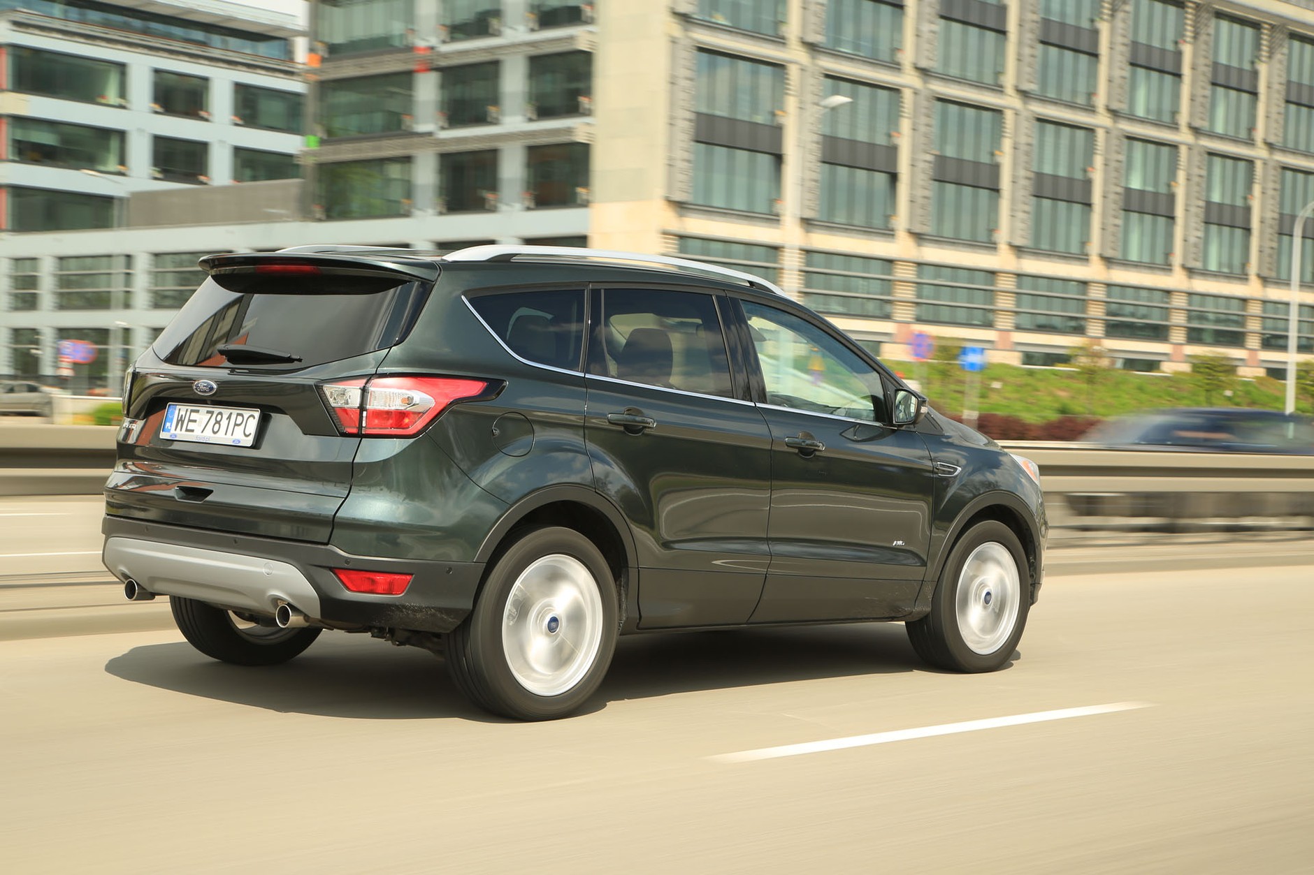 Ford Kuga 2.0 TDCi 4x4 - wciąż błyszczy zawieszeniem
