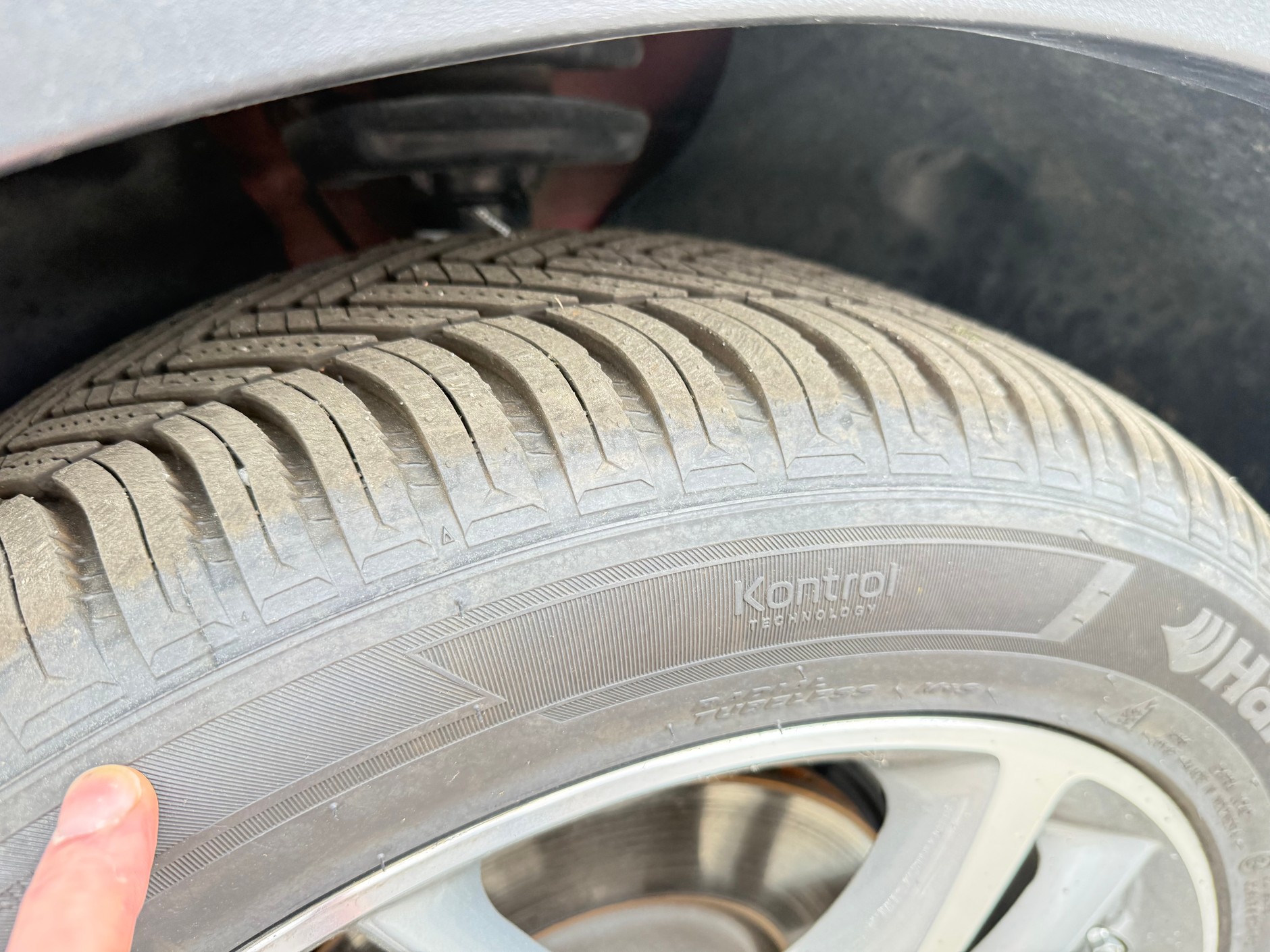 Czerwone używane MG EHS z przebiegiem 71 tys. km za 83 tys. 900 zł