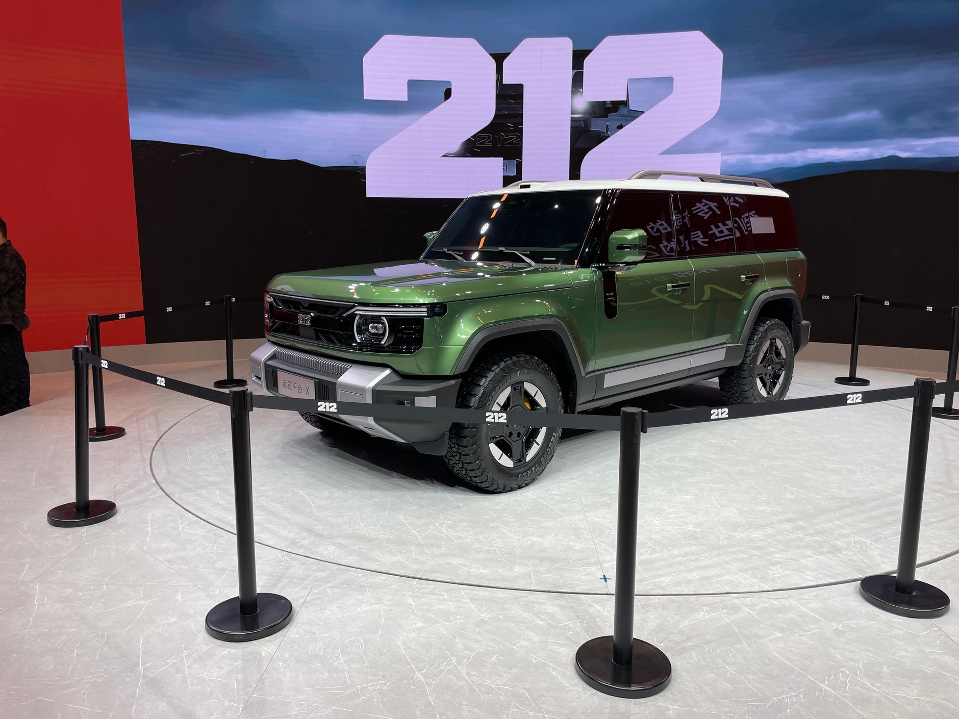 Chińskie terenówki BAW 212 na targach Auto China 2026 w Pekinie