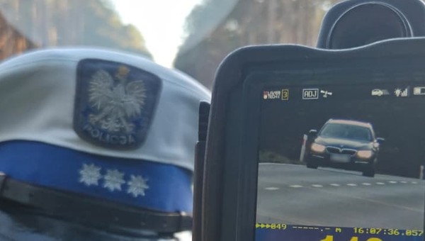 Kierowca BMW przy ograniczeniu do 90 km na godz. jechał z prędkością 142 km na godz.