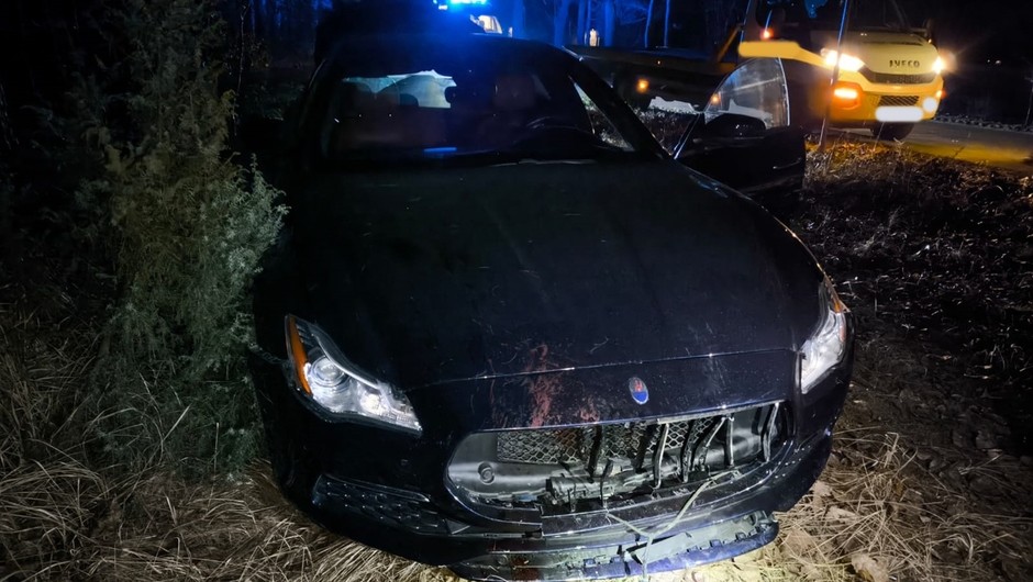 Kierująca maserati zderzyła się z dzikiem
