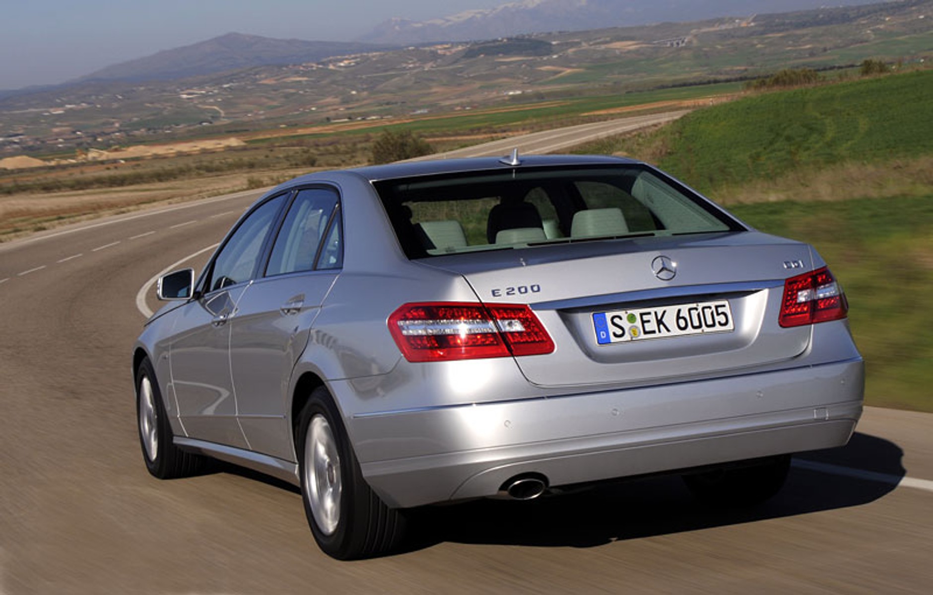 Mercedes-Benz E 200 CGI i E 200 CDI: nowy silnik dla E-Klasy