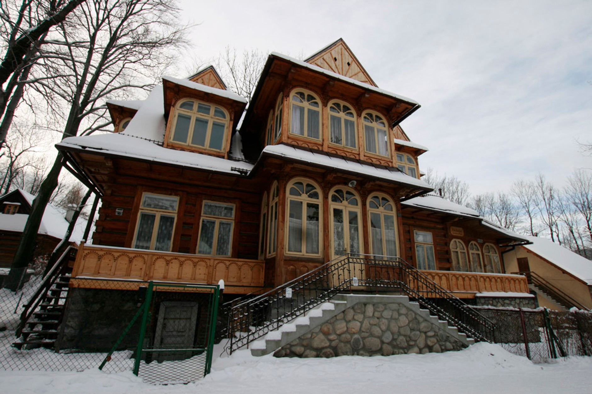 TOPR i Skoda Superb: zimowe klimaty w tatrach