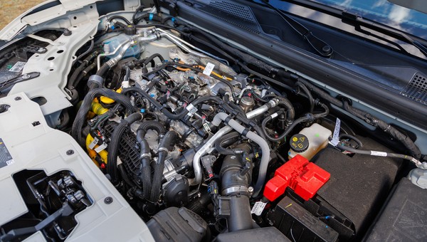 Spalinowy SUV, który drwi z cen paliw? To zasługa układu Tribrid 150 4x4
