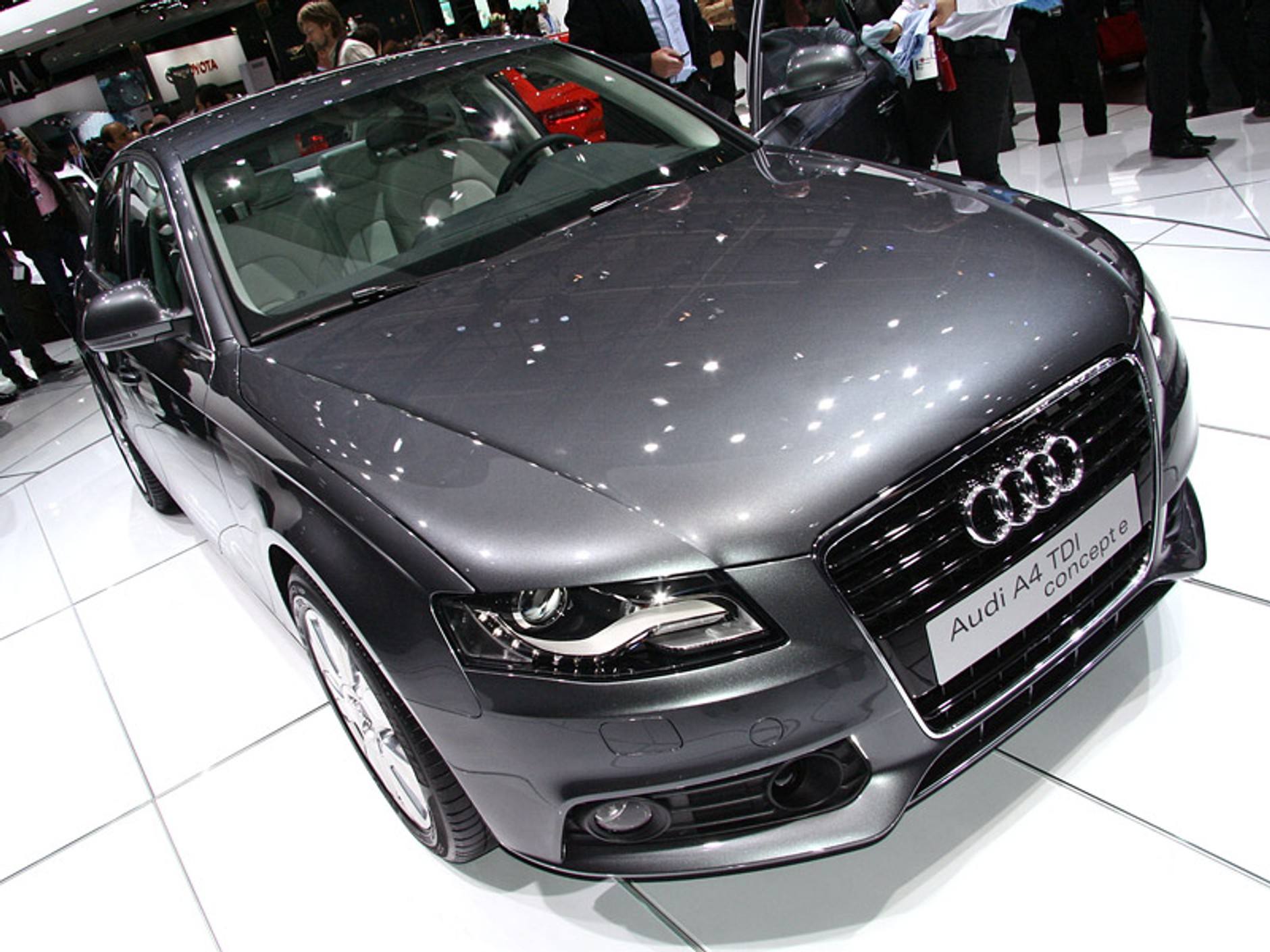 Paryż 2008: Audi A4 TDI concept e - 2,0 TDI (88 kW) i 3,99 l/100 km