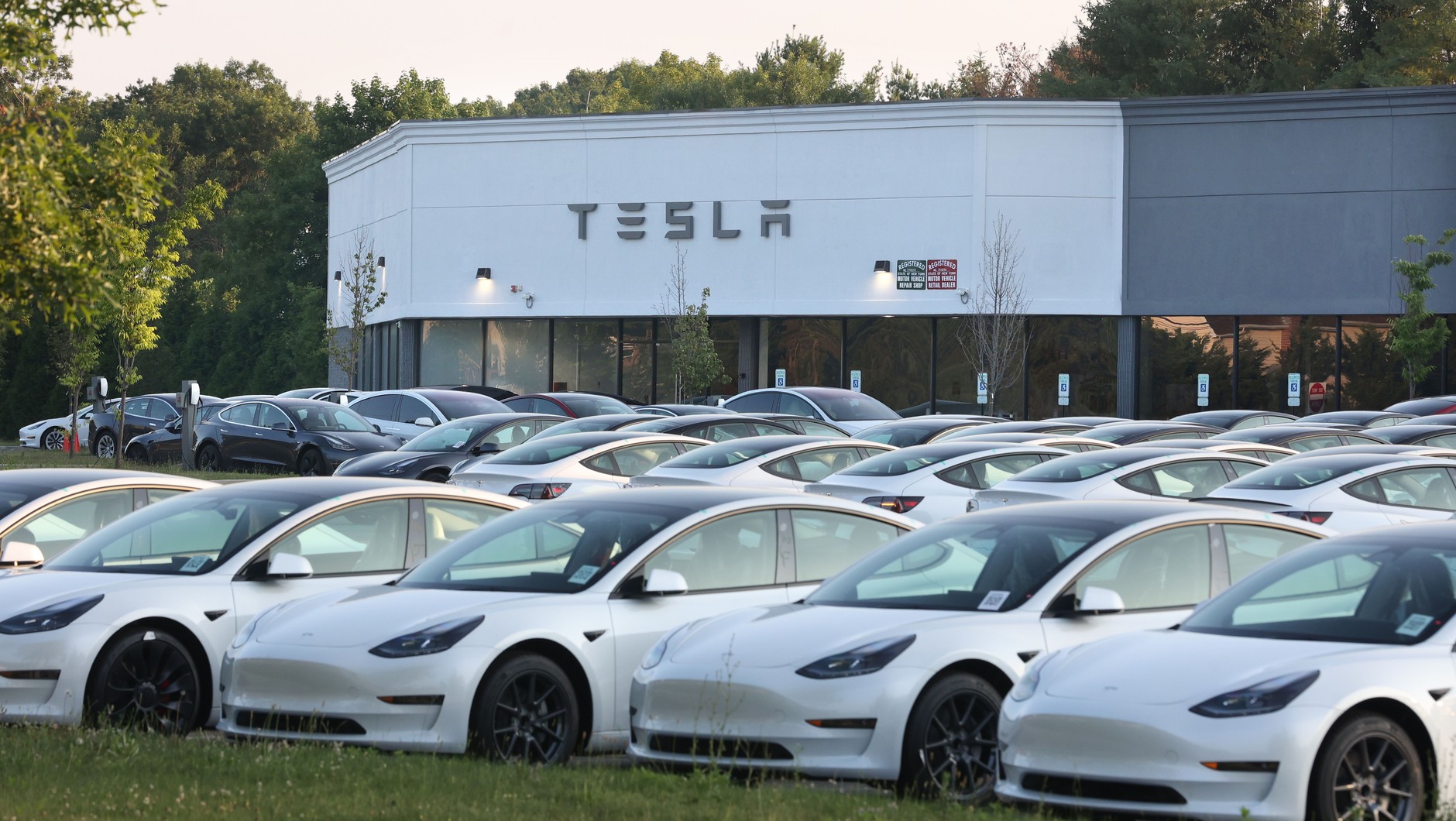 Samochody Tesla