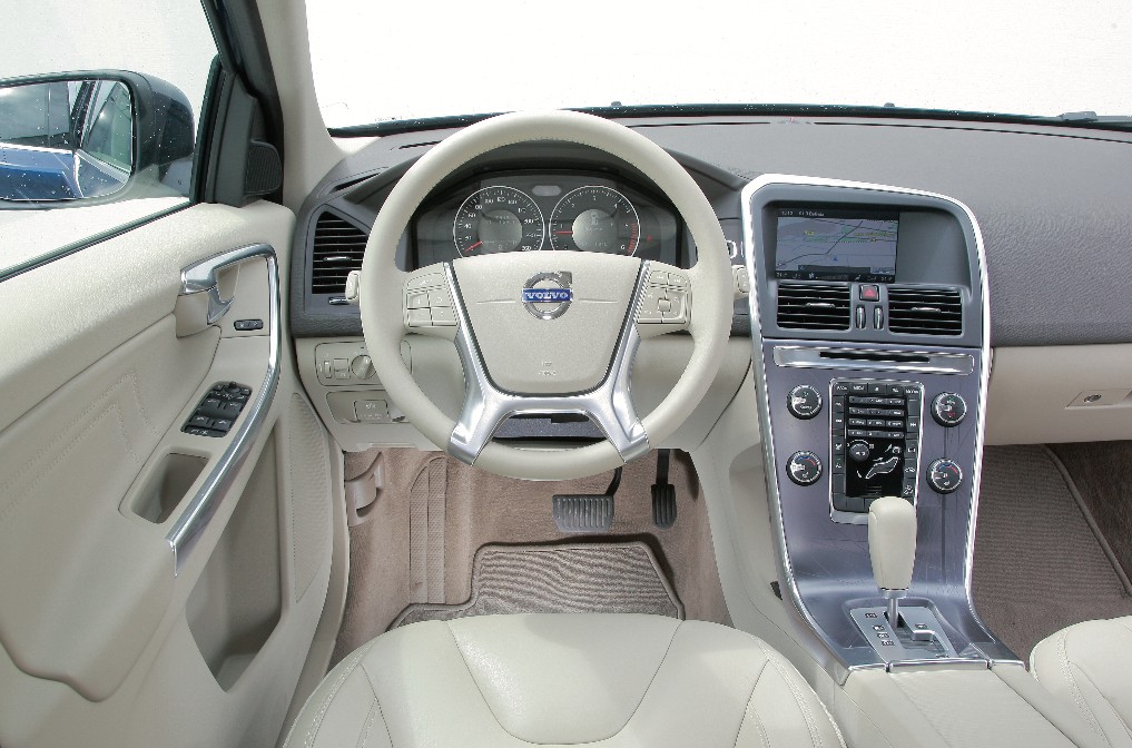 Jedno spojrzenie na deskę XC60 kończy zwykle dyskusję na temat tego, czy Volvo jest, czy nie jest marką premium