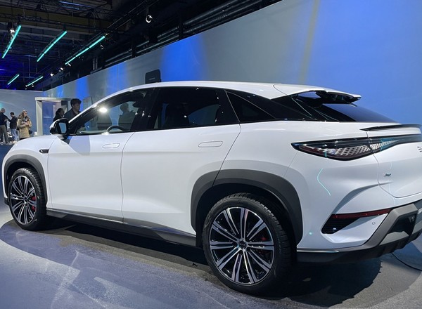 Chiński BYD przegonił Teslę w UE. Drugi miesiąc z rzędu sprzedał więcej samochodów