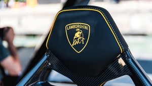 Lamborghini wstrzymuje interesy z Rosją i wspiera uchodźców z Ukrainy